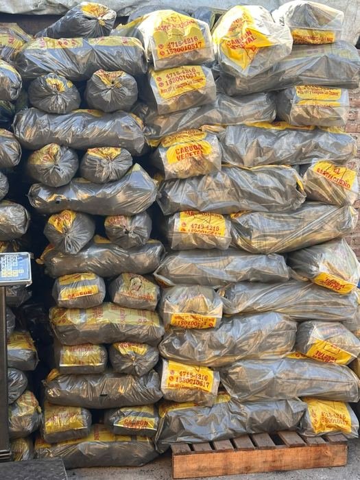 Carbón vegetal en bolsas de 4 y 10 kg
