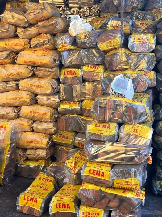 Leña en bolsa, lista para el asado